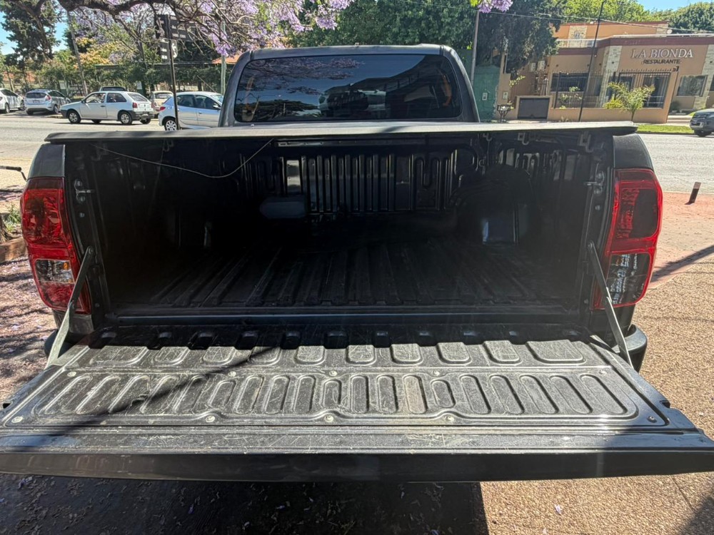 Toyota Hilux — foto 5